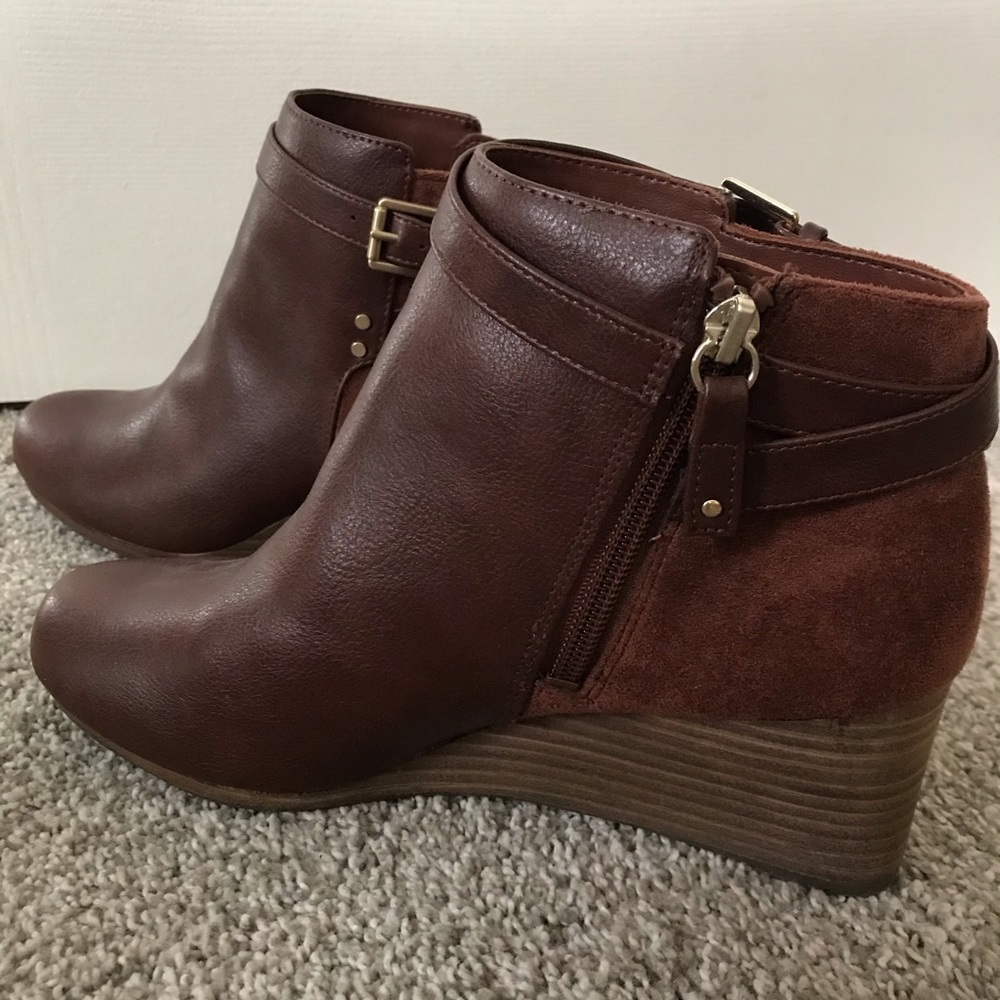 Dr. Scholl’s Memory foam booties. Never worn.